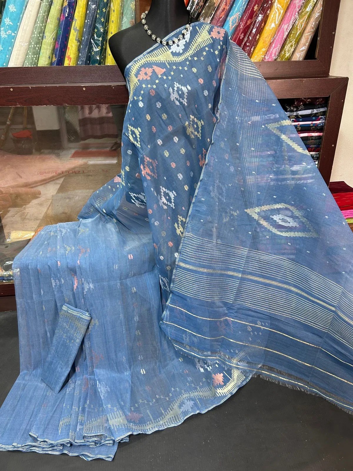 dhakai jamdani saree